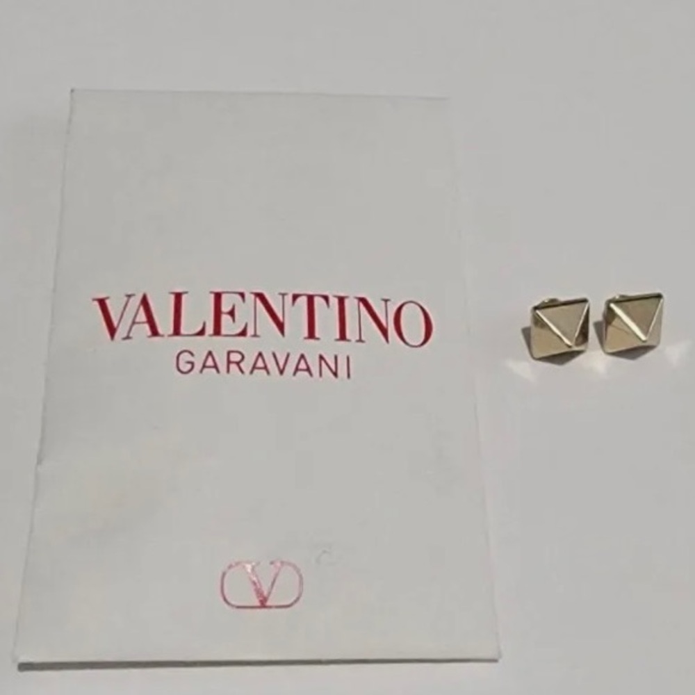 Valentino Rockstud Replacement Stud
Gold Pyramid Authentic Bags Shoes with back